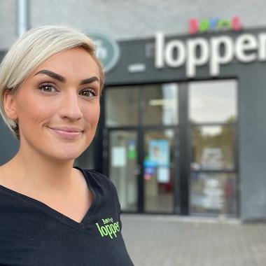 Reoler med børneudstyr i Børneloppen Randers