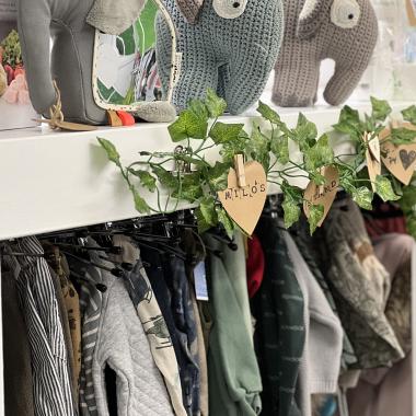jacob og Katrine i deres Børneloppen butik