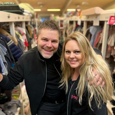 jacob og Katrine i deres Børneloppen butik