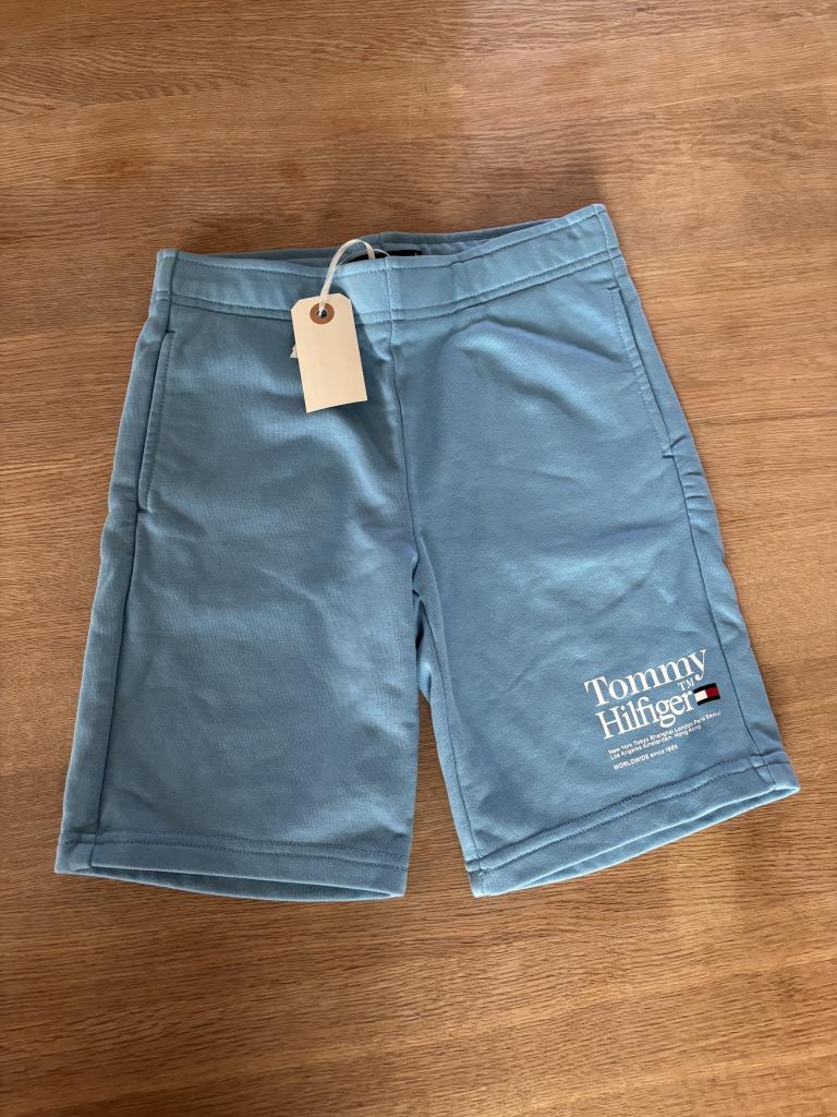T H blå shorts 140 (S)