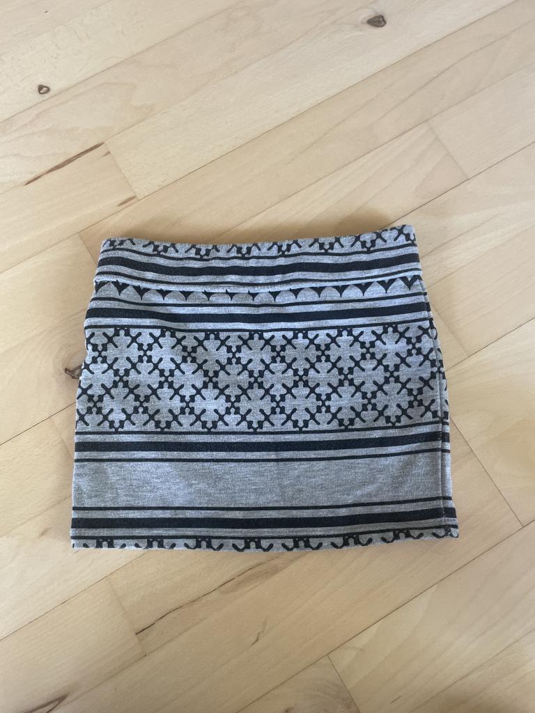 Grå nederdel 98