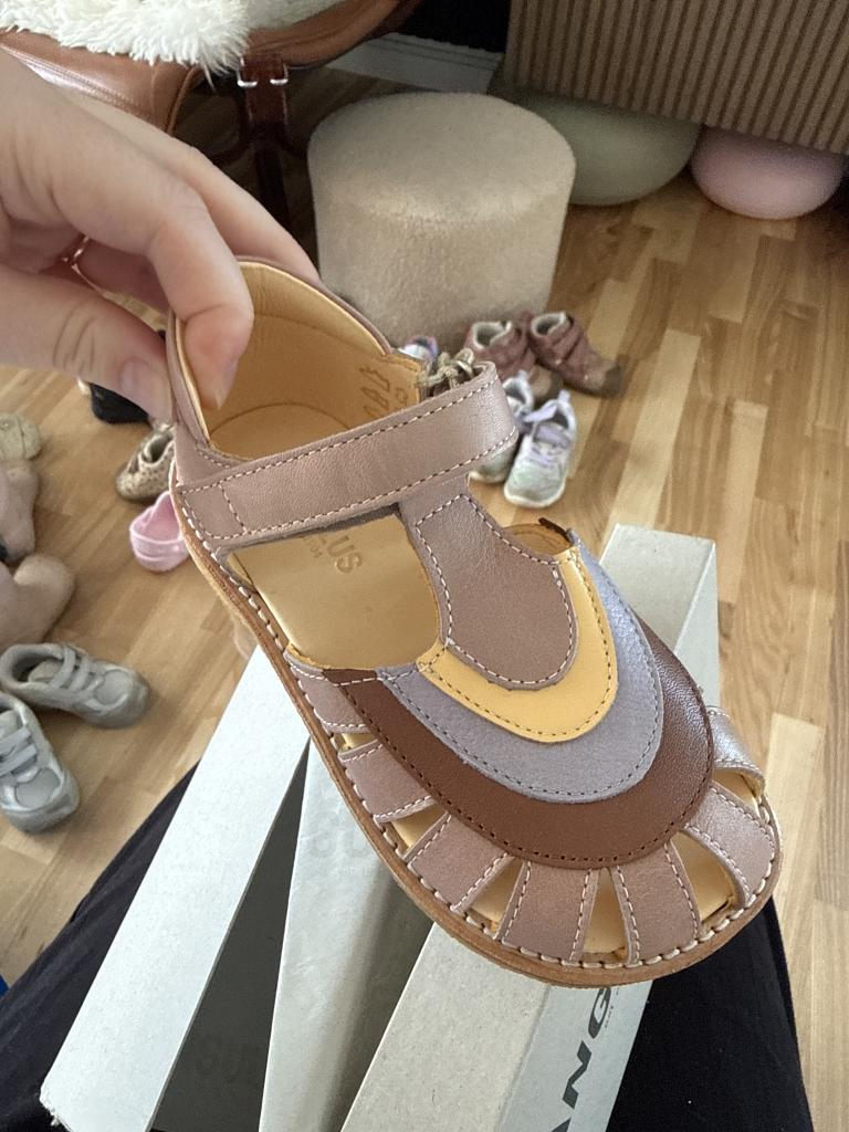 Angulus sandaler 25