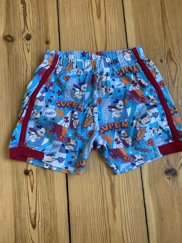 Friends shorts 86