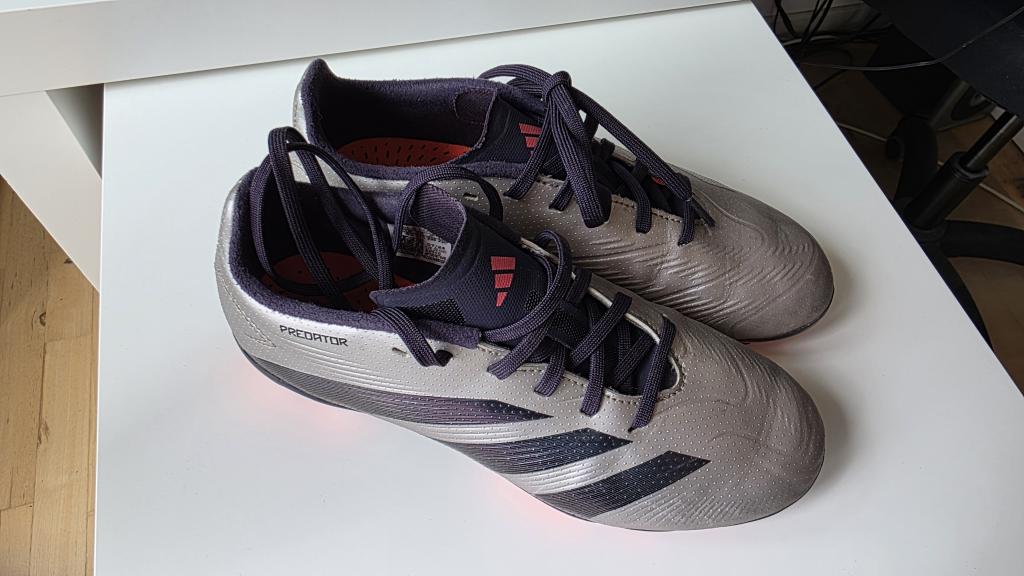 Adidas fodboldstøvler 37