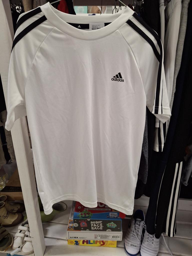 Addidas t shirt 152