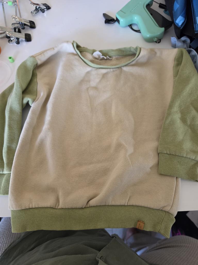 Lil'A grøn sweater 98