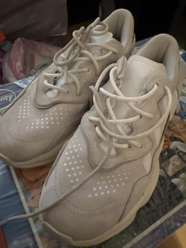 Adidas sko str. 34
