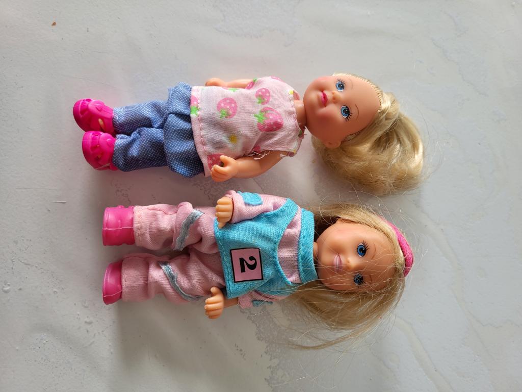 2 små babie dukker