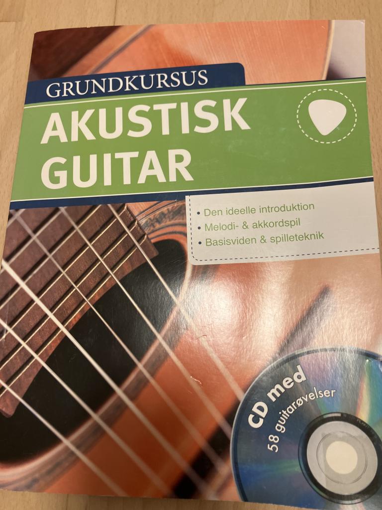 Bog Akustisk Guitar