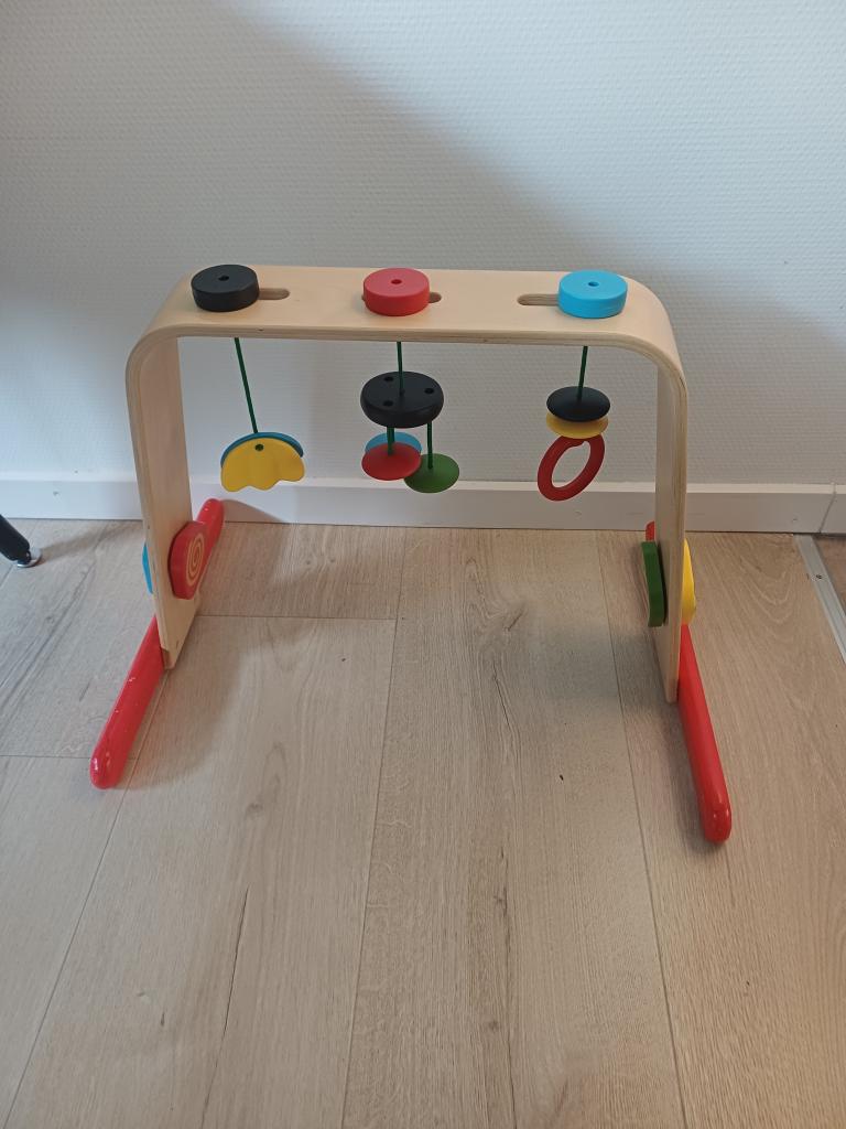 Baby aktivit i træ