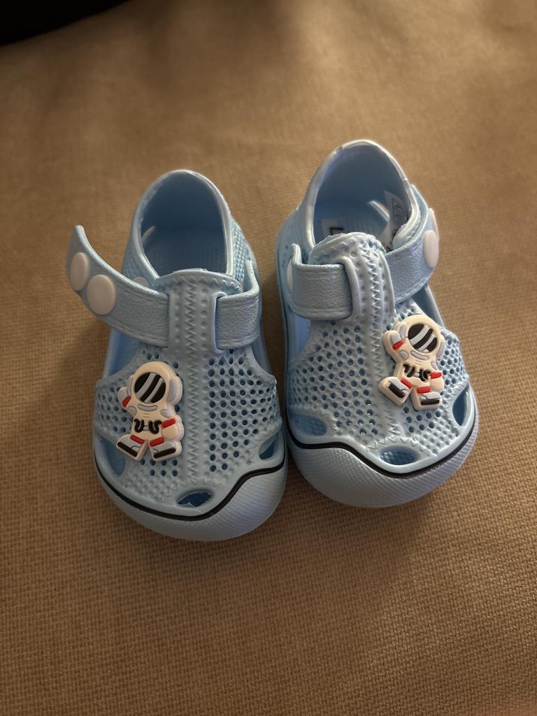 "Crocs" lyseblå, 18