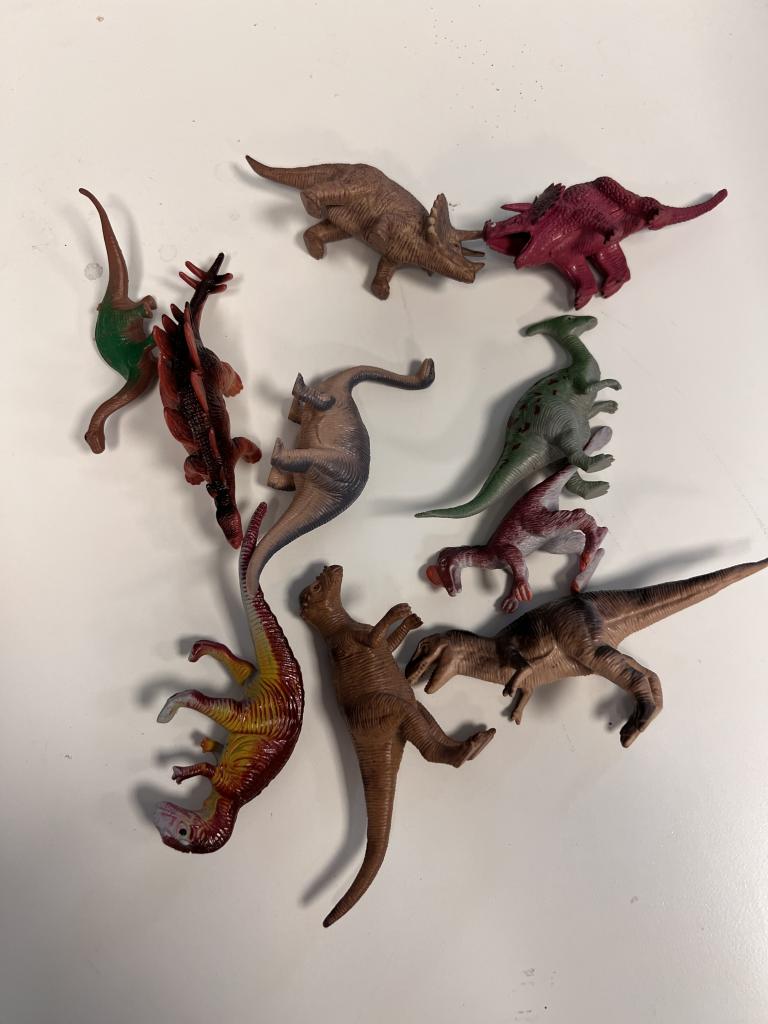 11 små dinoer i pose