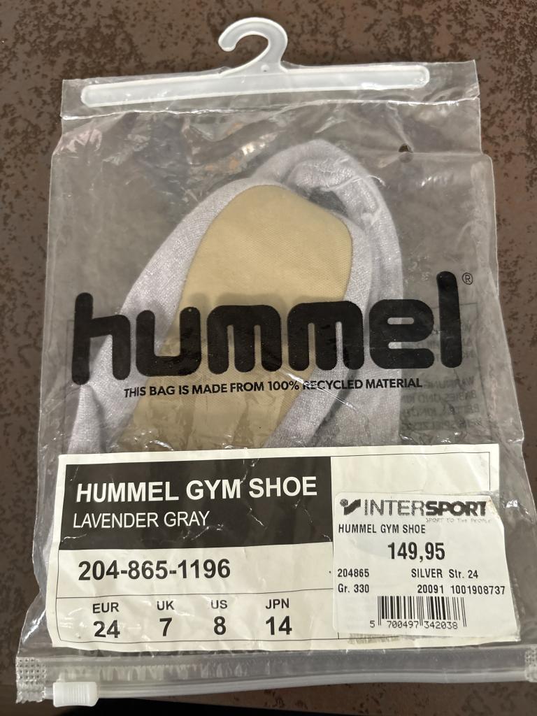 Hummel gym shoe 24