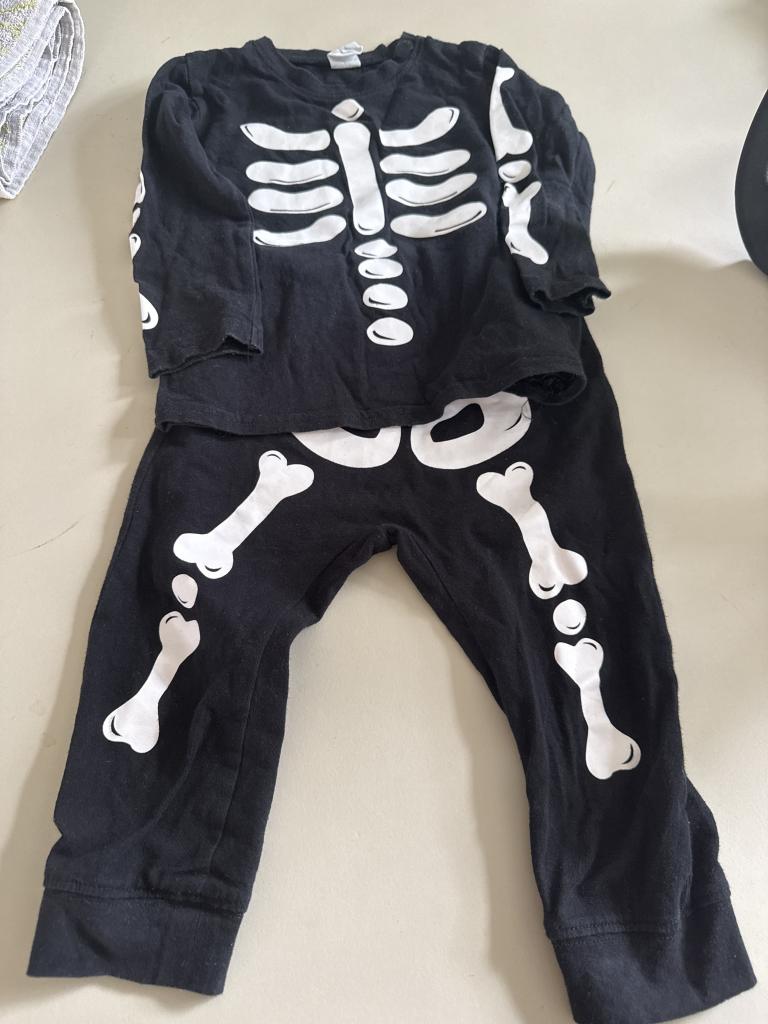H&M skelet sæt str 86