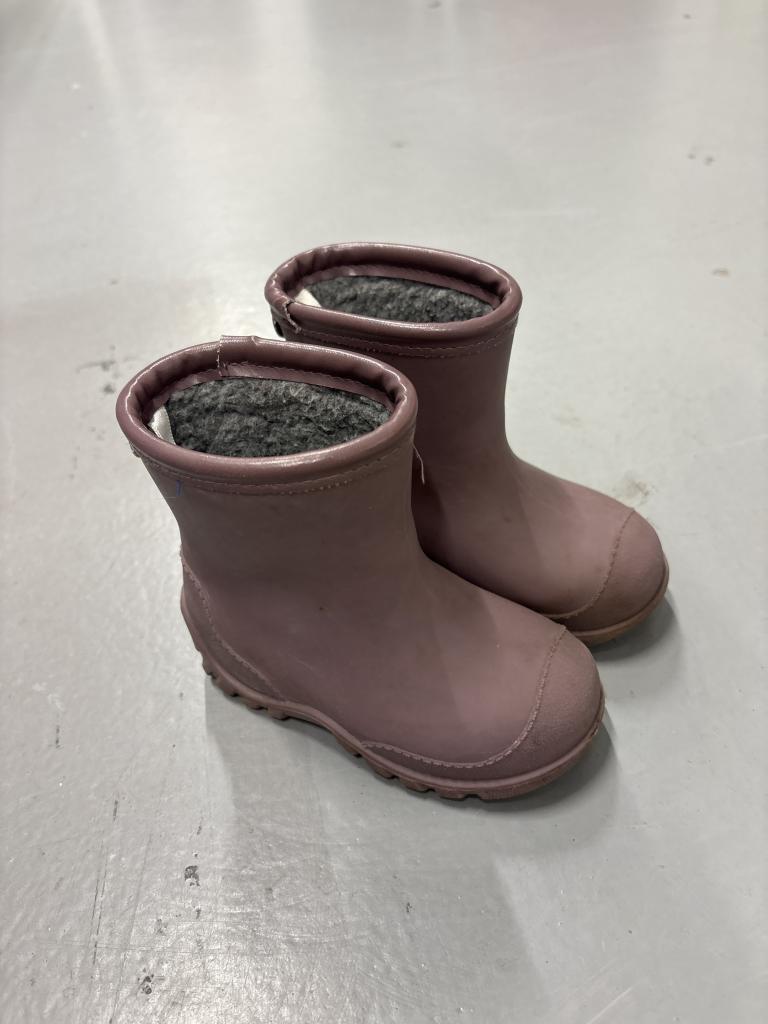 Lilla gummistøvle 22