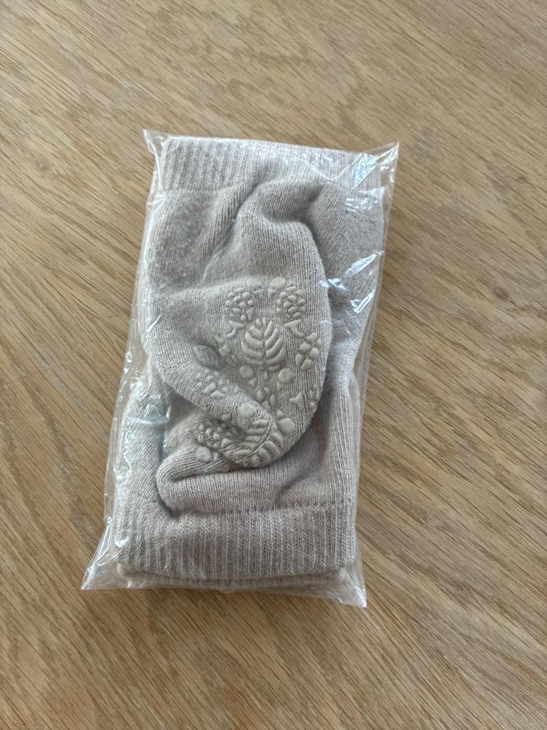 Beige knæbestykkere