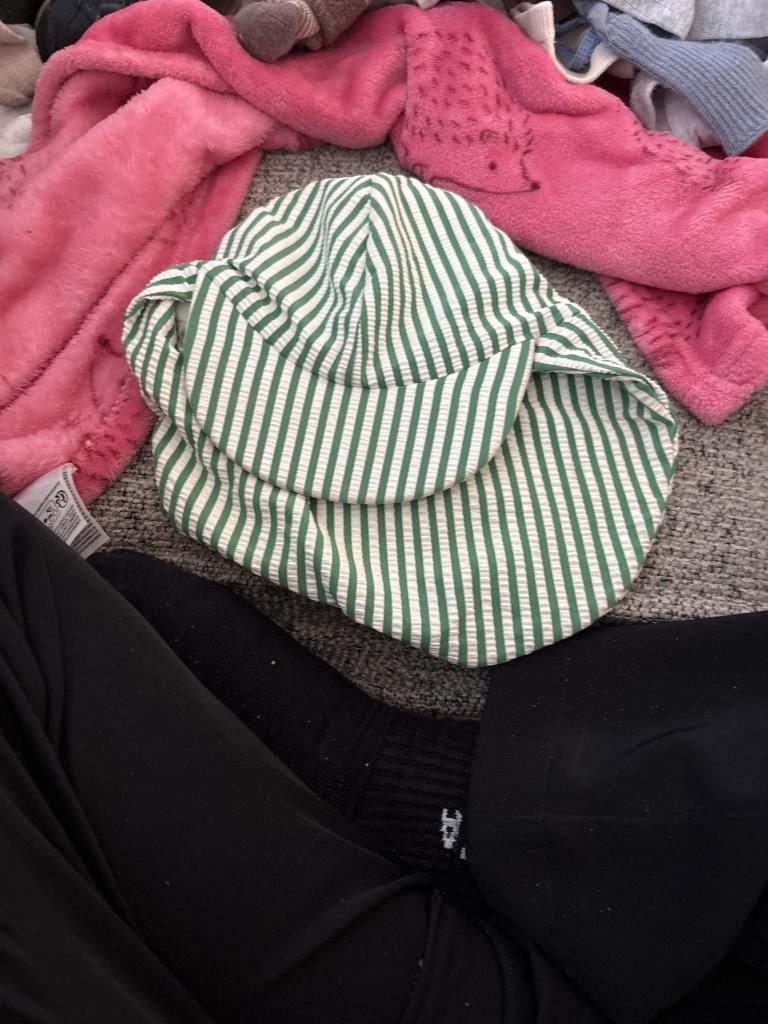 Arket. UV hat. 86/92