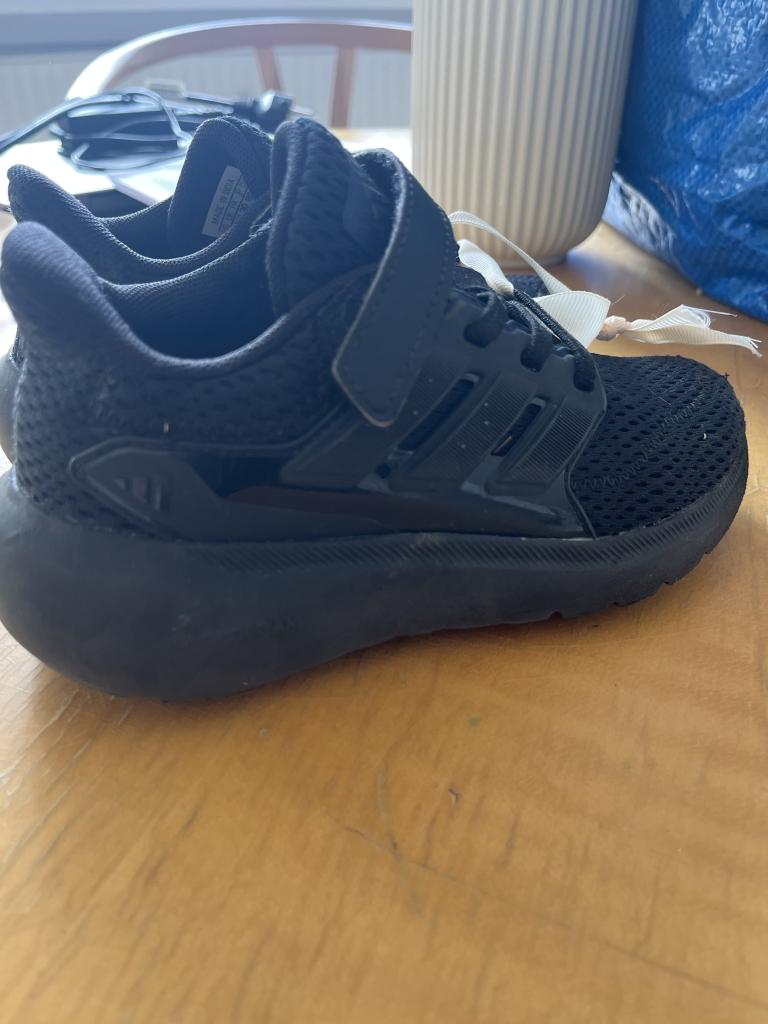 Adidas sko str. 30