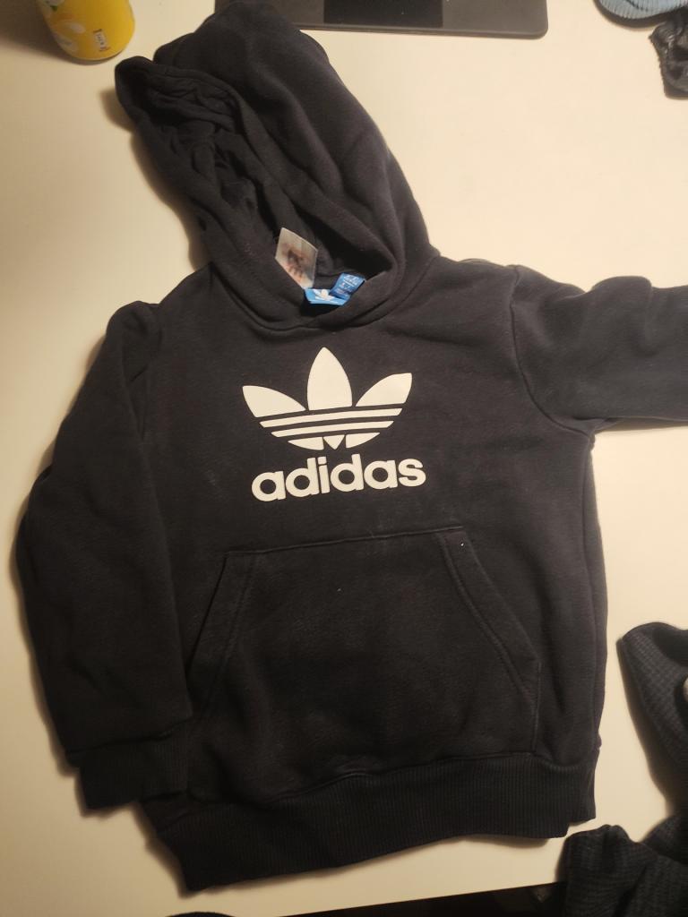 Adidas sweater str 104