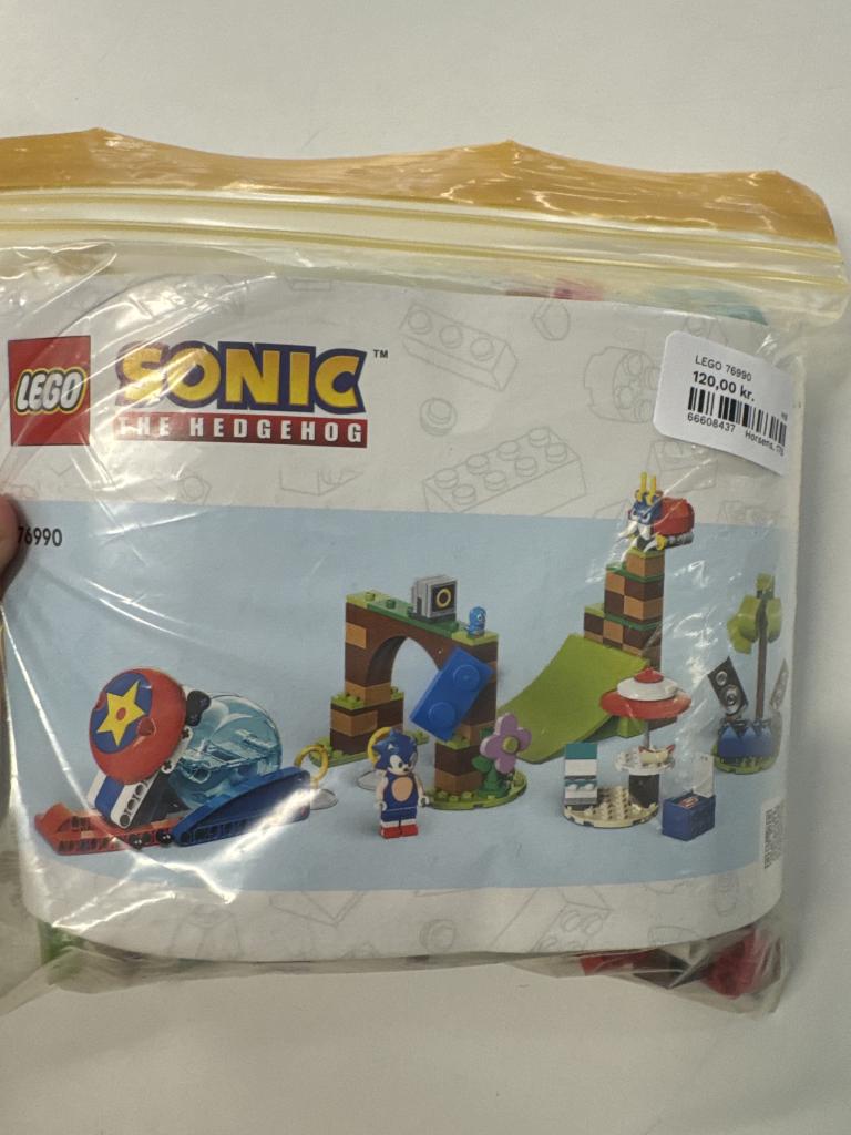 LEGO 76990