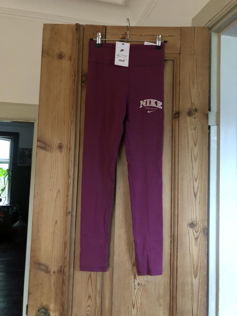 NYE Nike 146/152