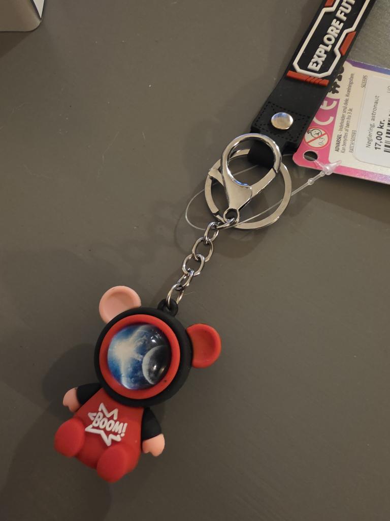 Nøglering, astronaut rød