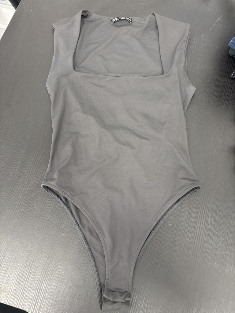 F) Zara body s mørkgrå