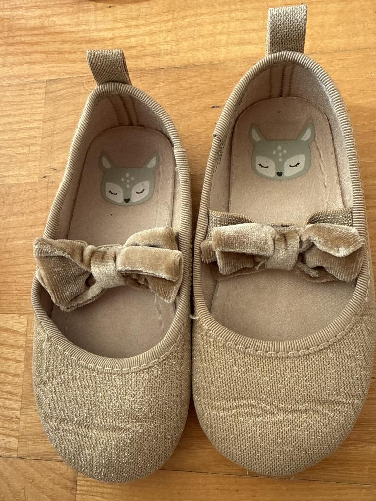 H&M guldsko 23