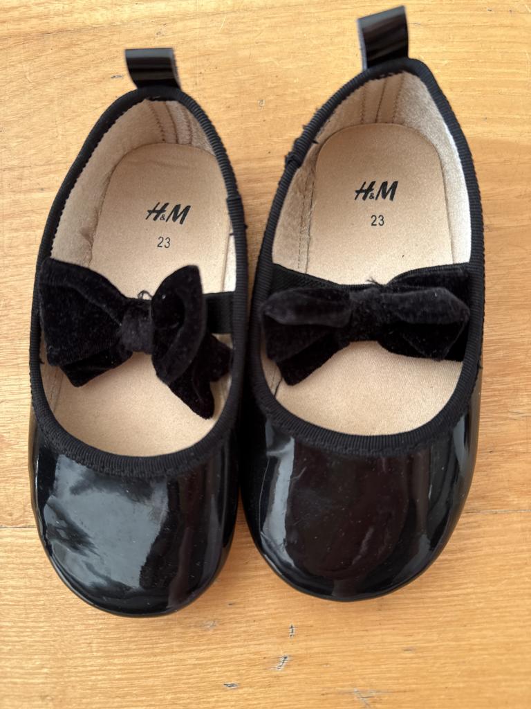H&M sort sko 23