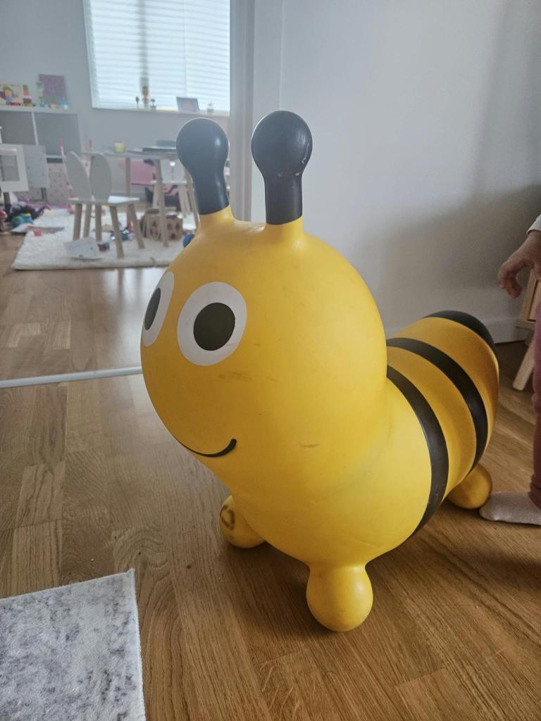 Hoppedyr bi