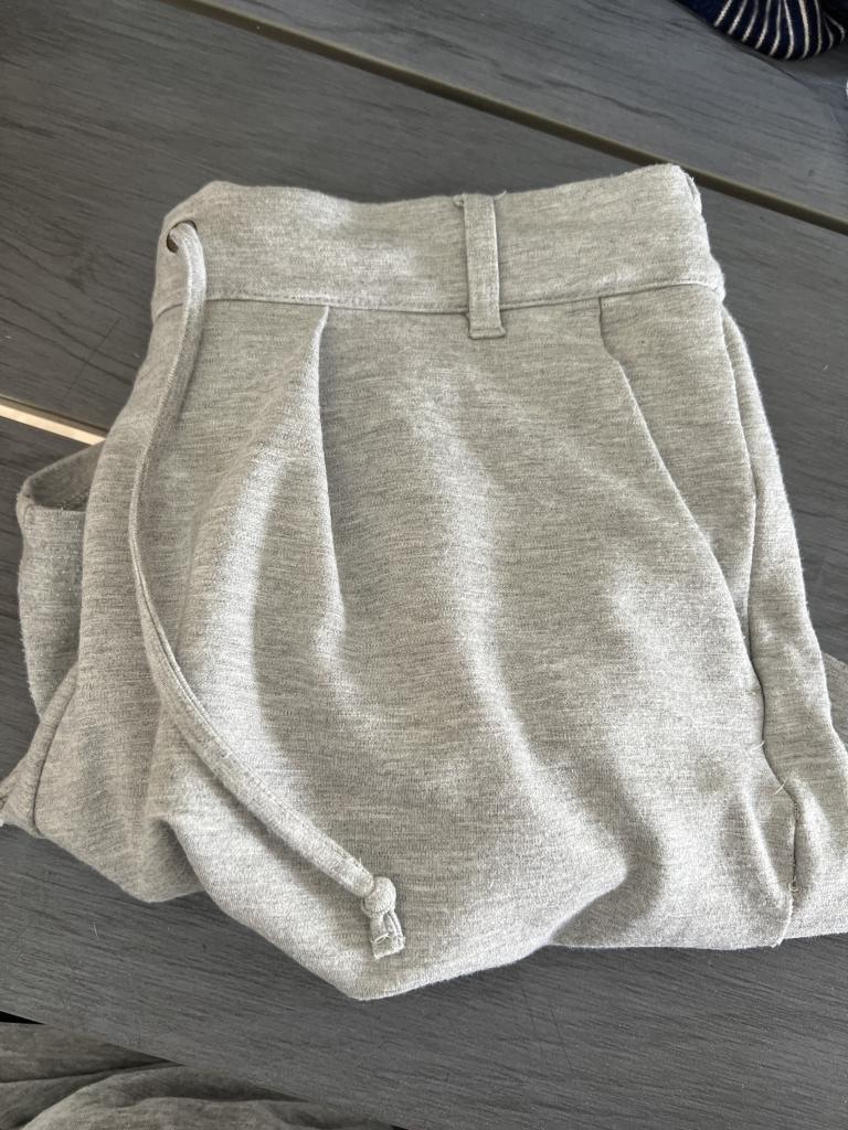 Grå shorts, M
