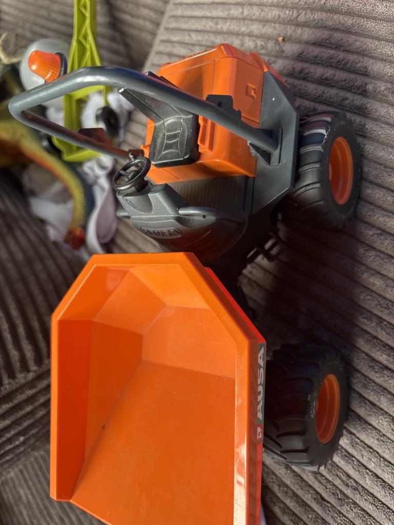 Ausa traktor