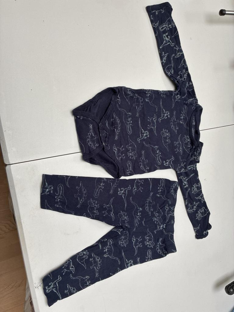 Dinosaur body og bukser