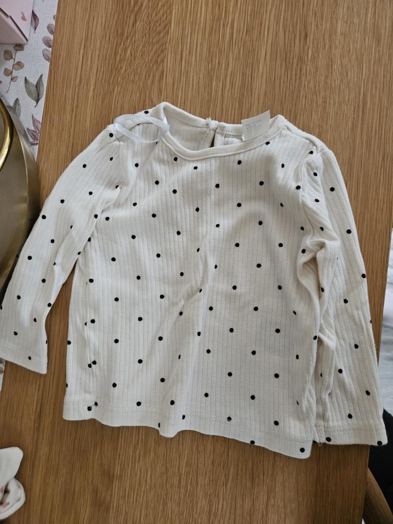 H&M bluse med prikker