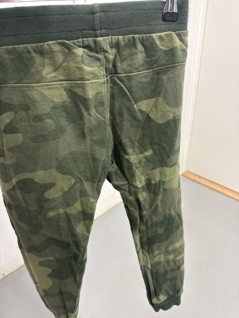 Grønne camouflage buk