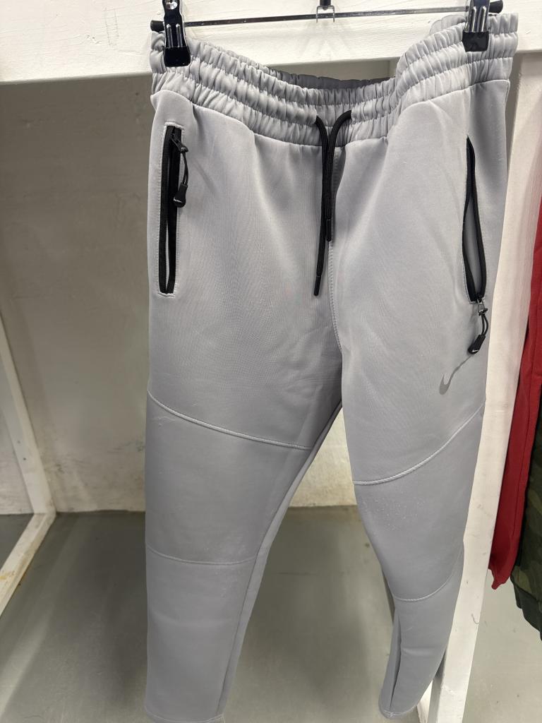 Grå Nike bukser