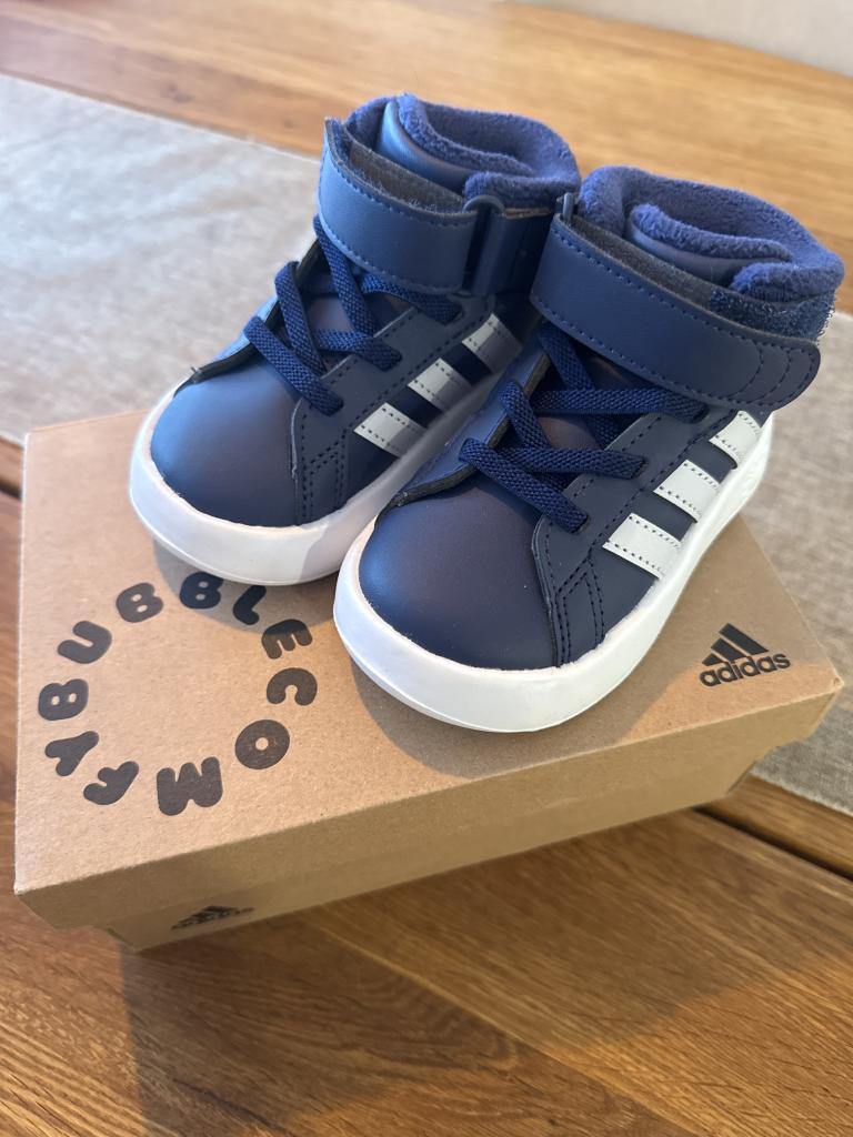 Adidas sneakers str. 21