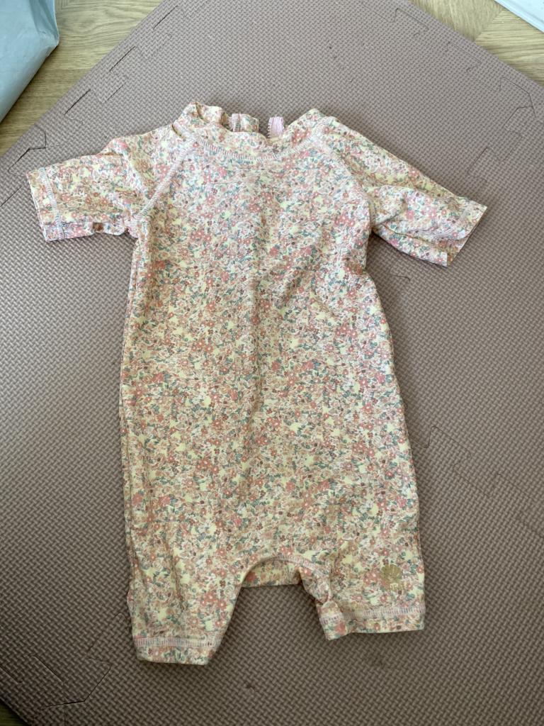Blomstret badedragt