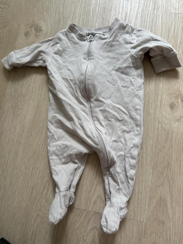 HM beige natdragt 50