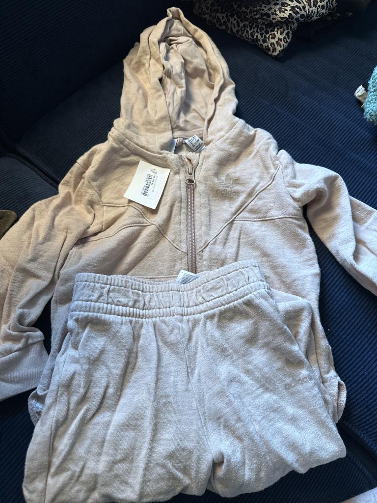 Adidas sætter str. 86
