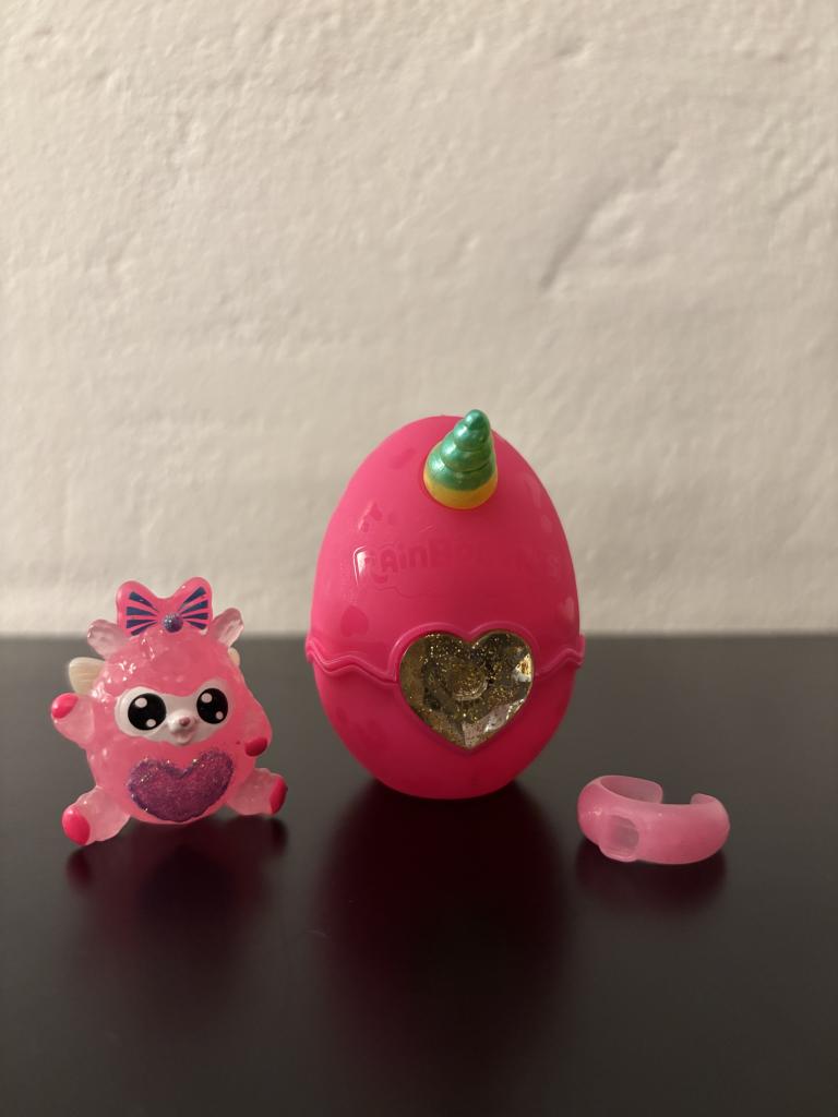 1 mini figur/æg med ring