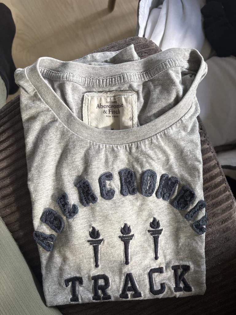 Abercrombie tshirt