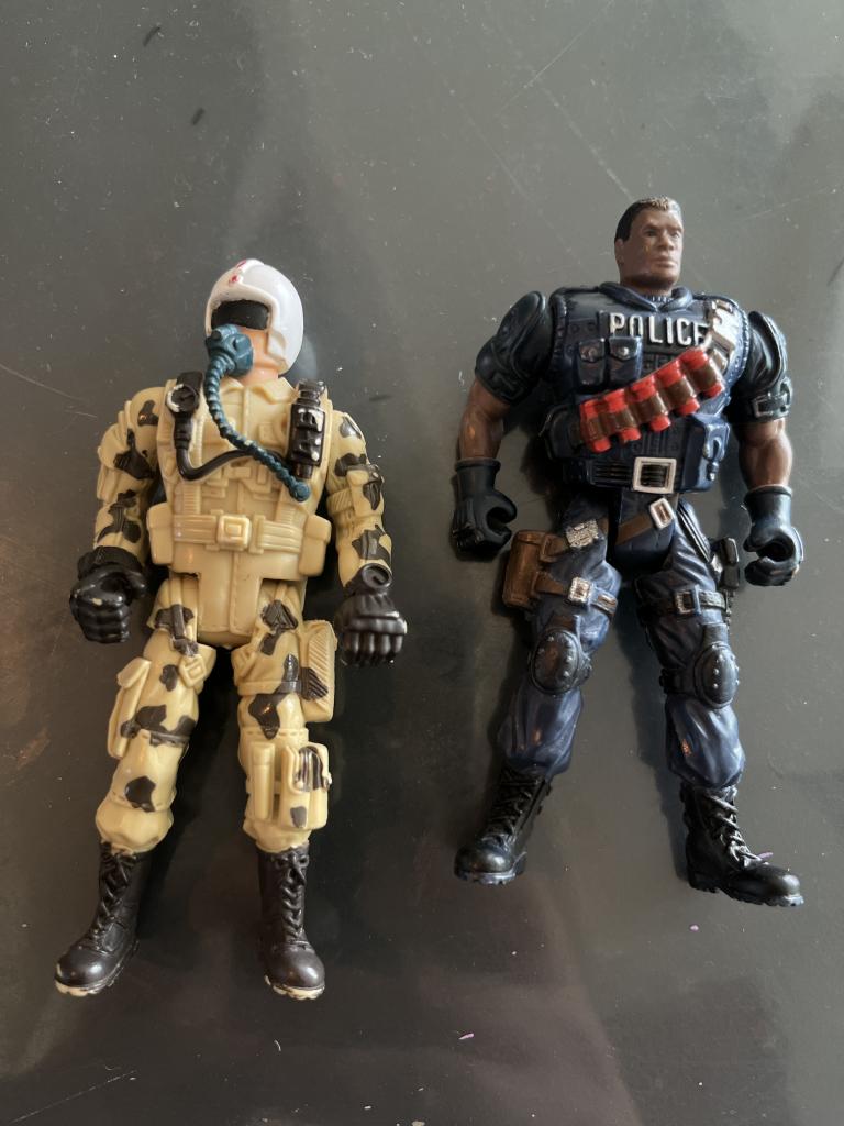 2 actionfigurer