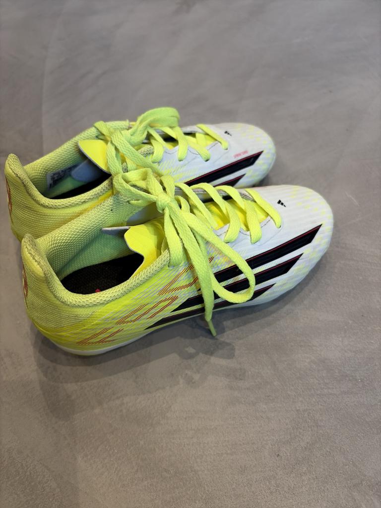 Adidas fodboldstøvler 31