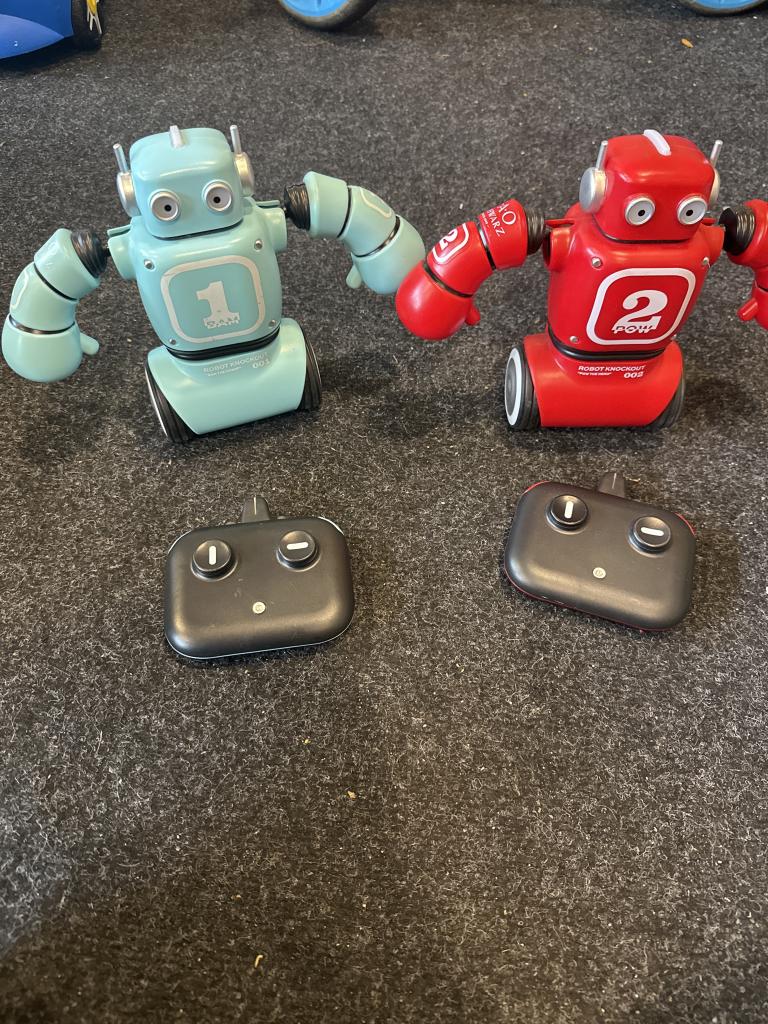 Bokserobotter med fjern
