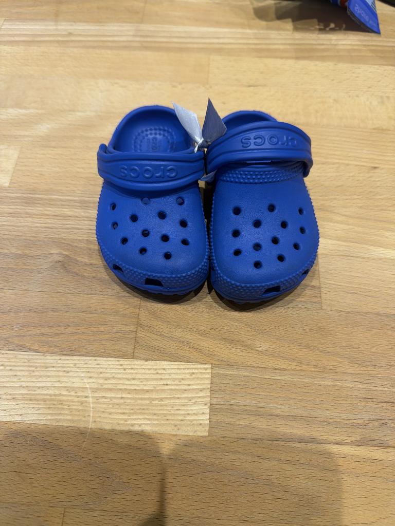 Blå Crocs sandaler