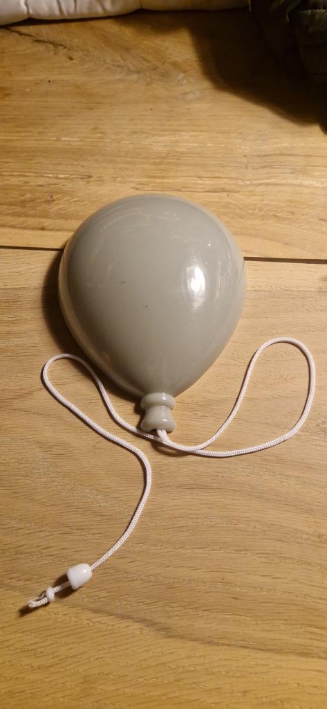 Grå ballonlampe