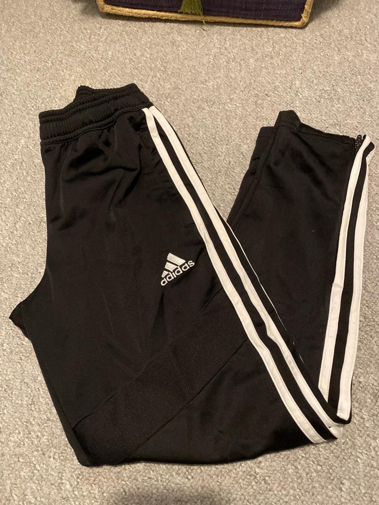 Adidas bukser 9-10 år