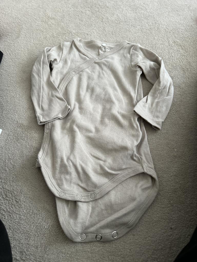 Beige slå-om body 74