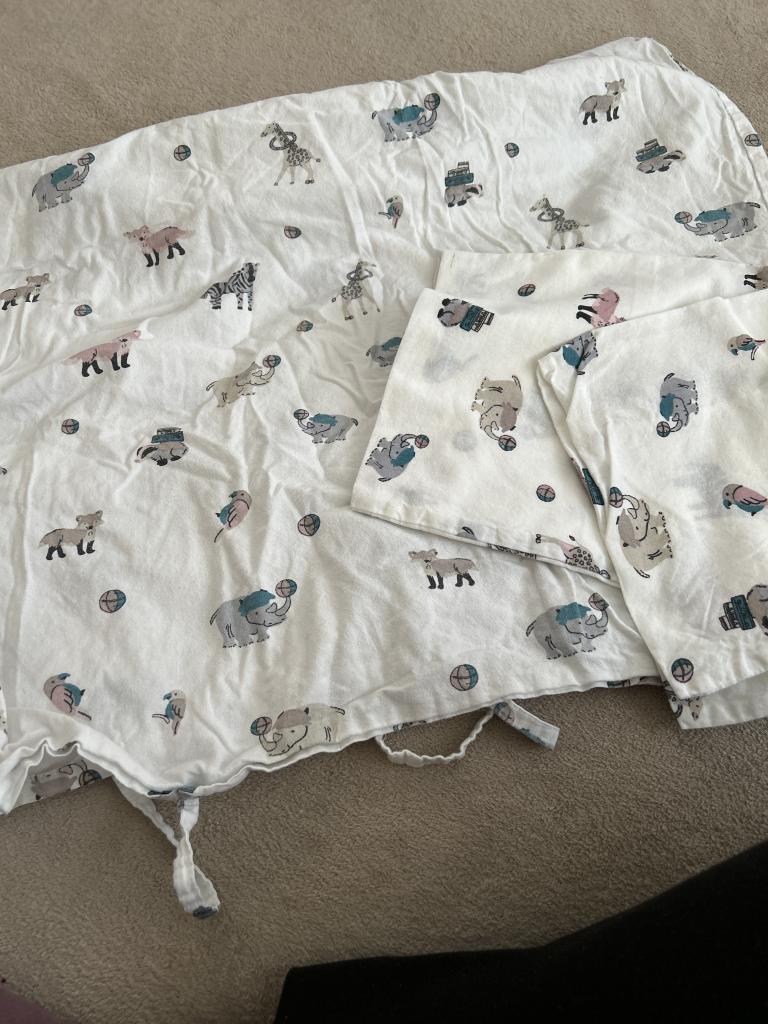 Babysengetøj med dyr